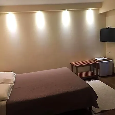 埃利农西娅阿克华酒店 酒店