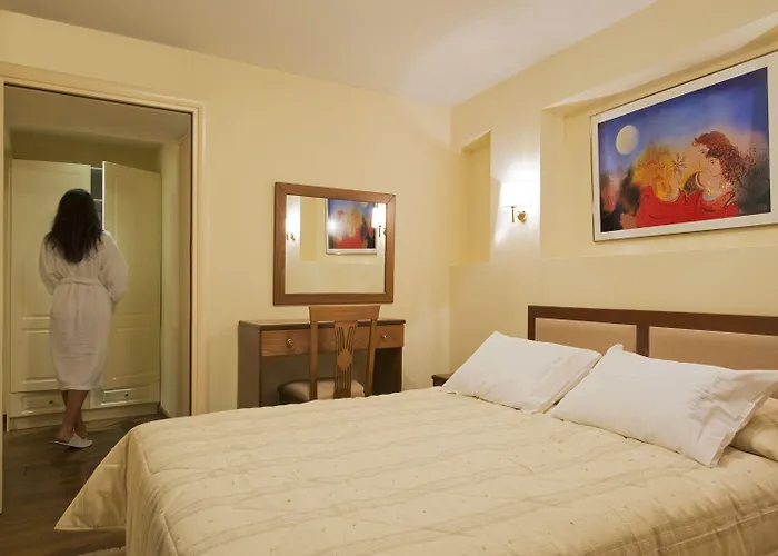 Ξενοδοχείο ελλήνων θέα Αράχωβα